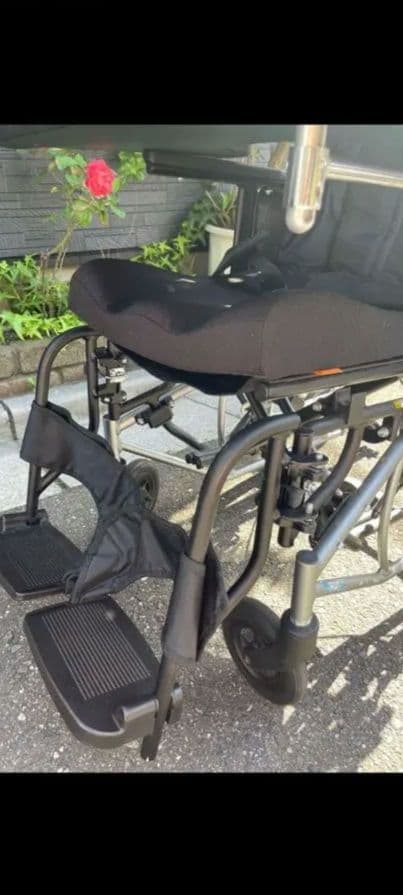 ティルト&リクライニング車椅子