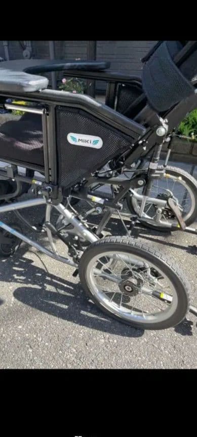 ティルト&リクライニング車椅子