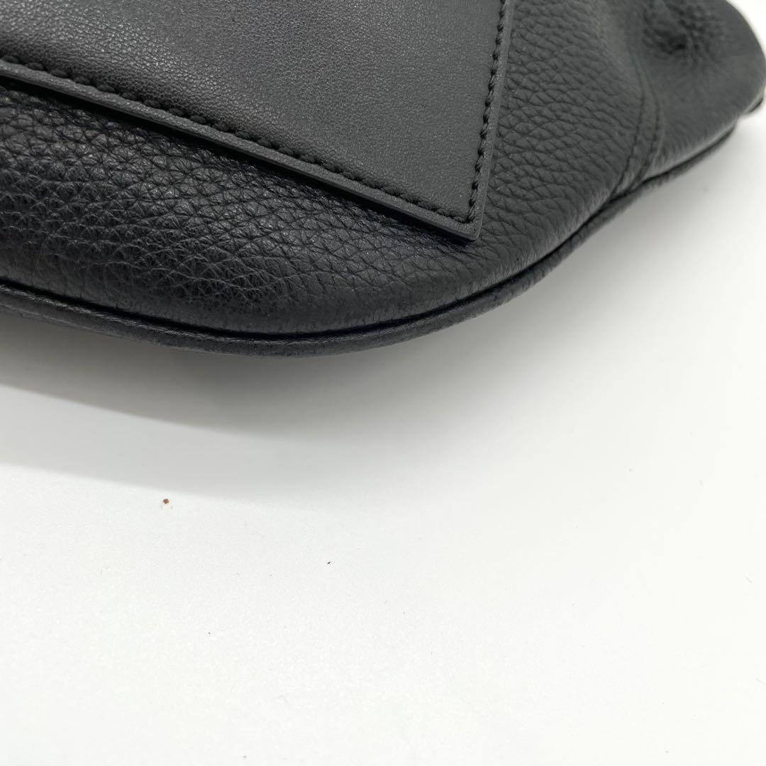 【極美品】バリー　ボディバッグ　ロゴ型押し　シルバー金具　レザー　黒