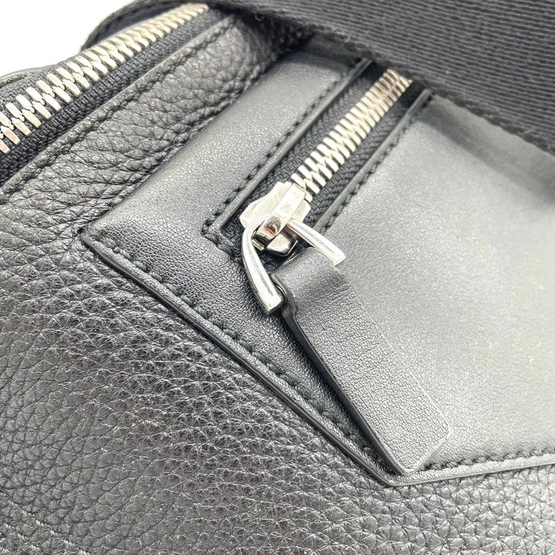 【極美品】バリー　ボディバッグ　ロゴ型押し　シルバー金具　レザー　黒
