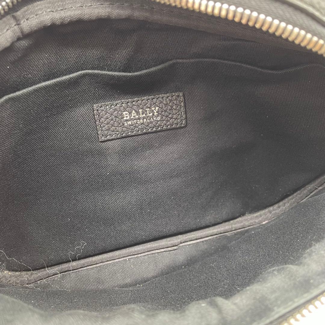 【極美品】バリー　ボディバッグ　ロゴ型押し　シルバー金具　レザー　黒