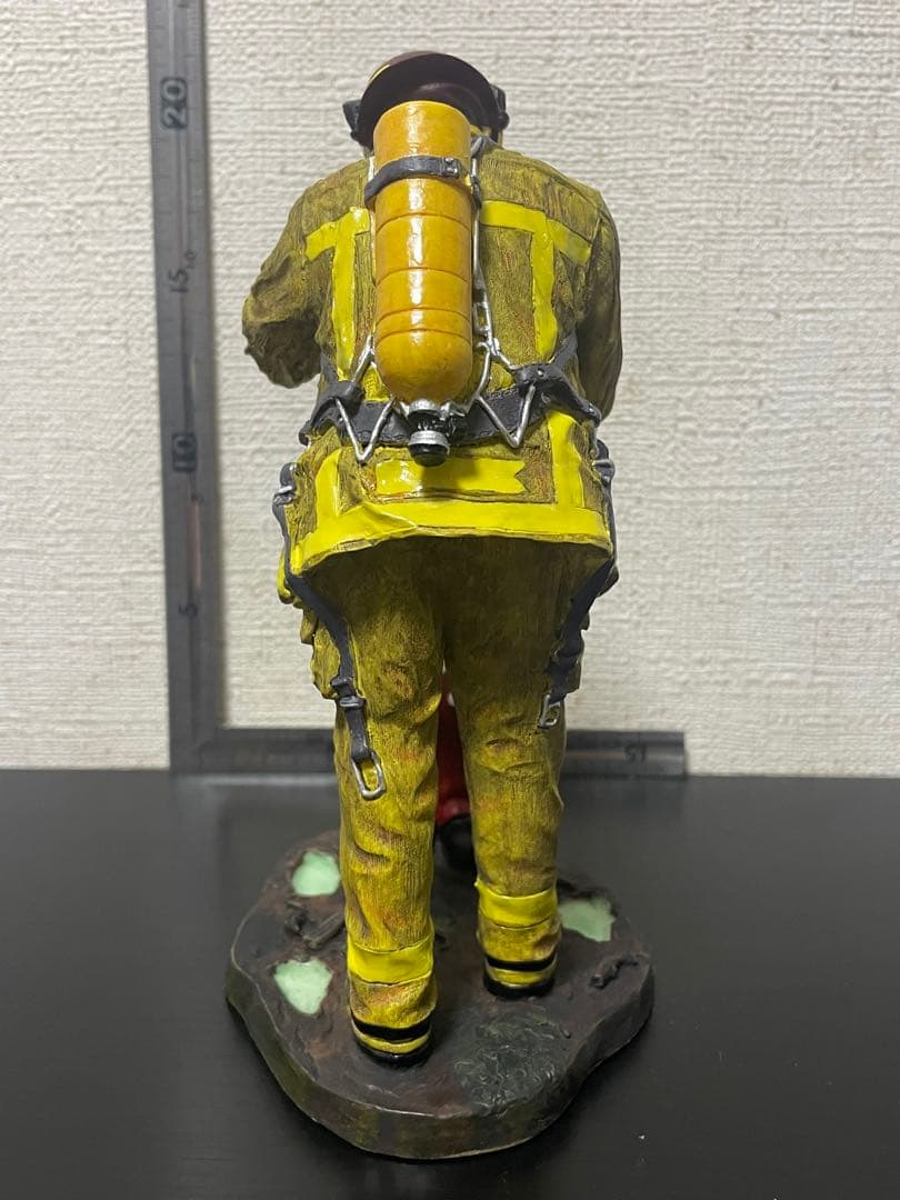 ミッキーと消防士　消防士へのトリュビュート彫刻　激レア