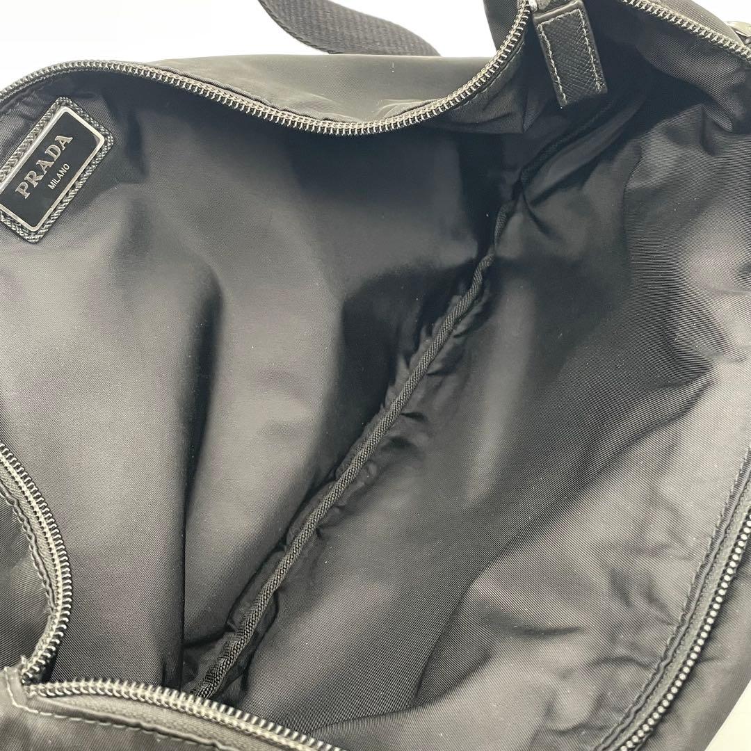 PRADA プラダ　ボディーバッグ　クロスボディー　三角ロゴ