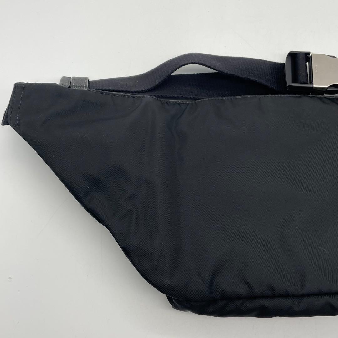 PRADA プラダ　ボディーバッグ　クロスボディー　三角ロゴ