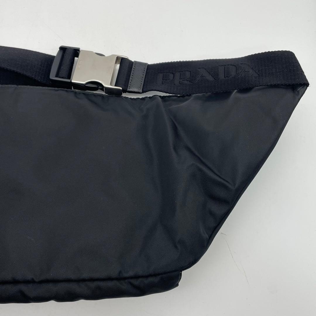 PRADA プラダ　ボディーバッグ　クロスボディー　三角ロゴ