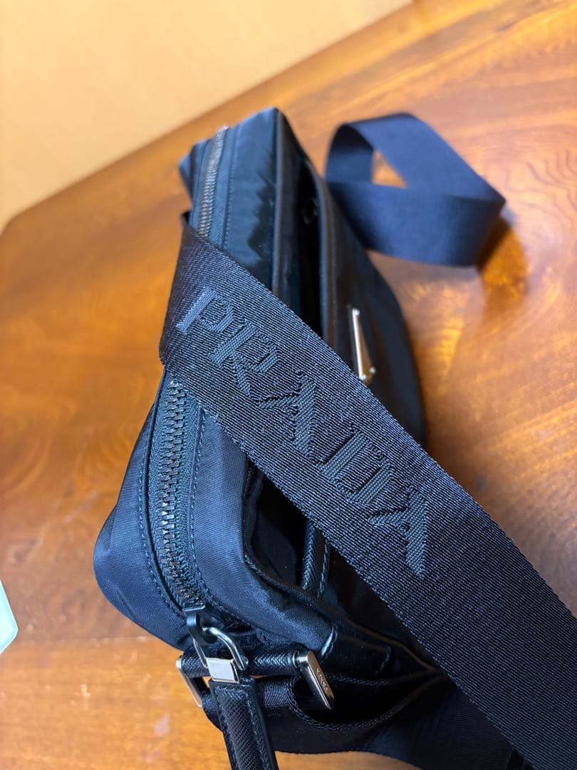 PRADA Re-Nylon ブラック ショルダーバッグ