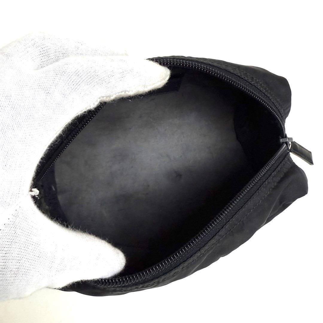 PRADA ポーチ　化粧ポーチ　三角ロゴ　テスートナイロン　白タグ　黒