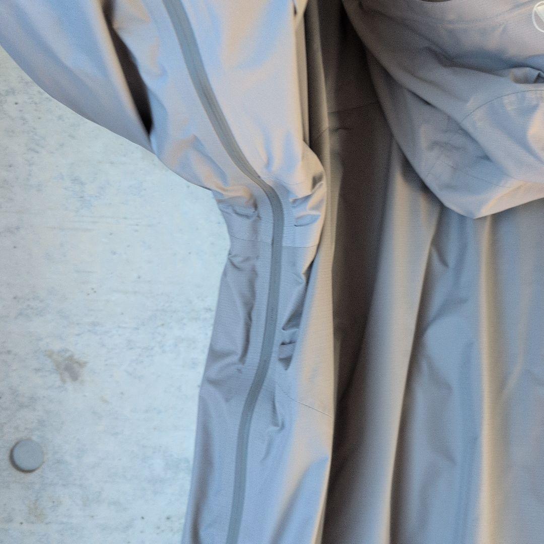 美品 BURTON AK457 LIGHT DOWN JACKET Gray