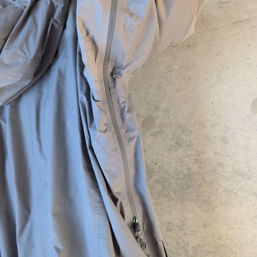 美品 BURTON AK457 LIGHT DOWN JACKET Gray