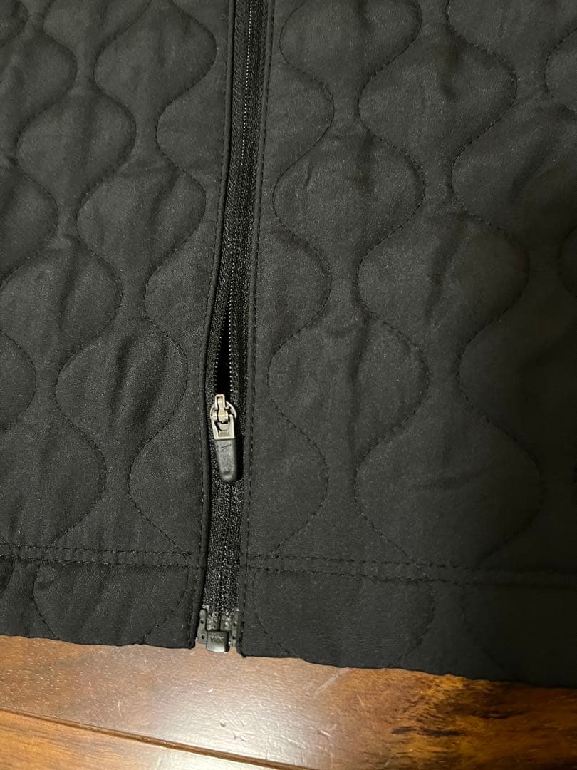 未使用に近い中古美品！黒NIKE Aerolayerベスト レディースM 未使用に