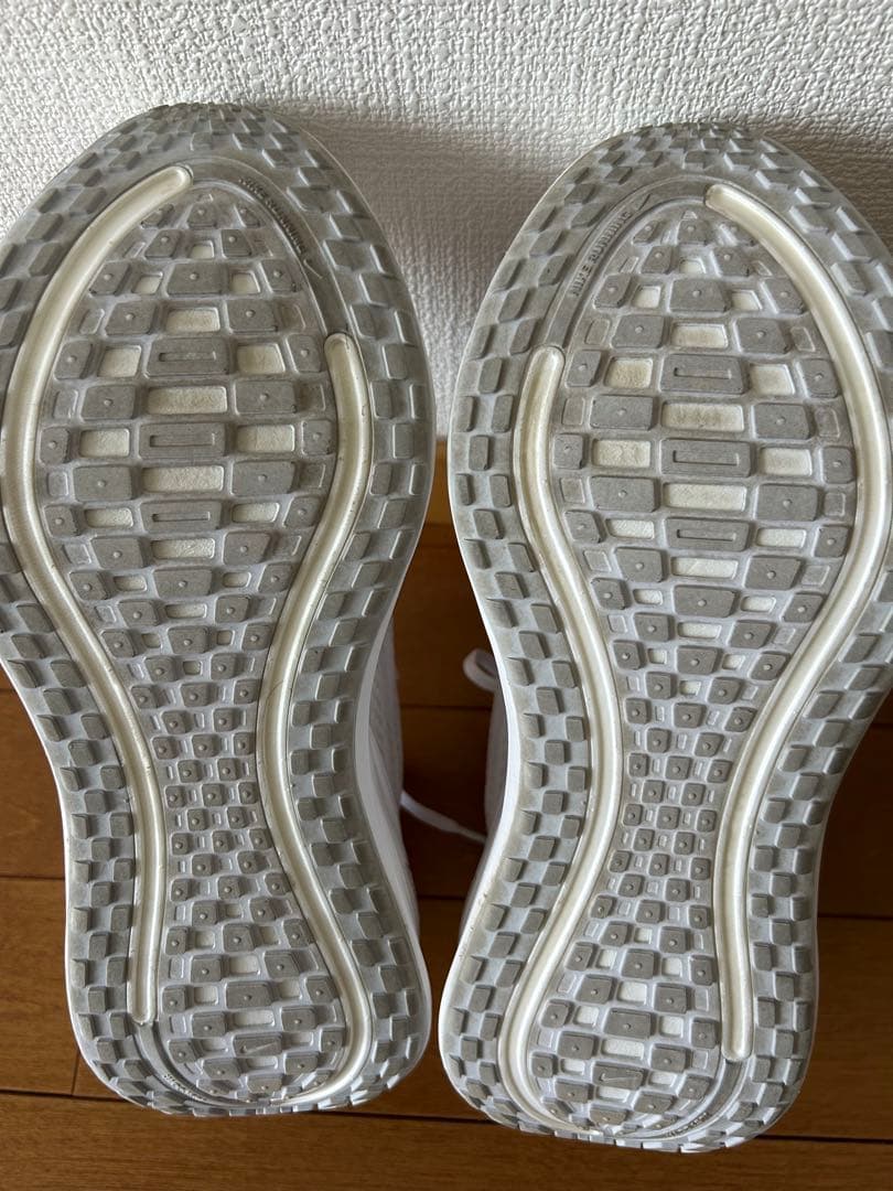 ナイキ　ボメロプラス　25.5cm