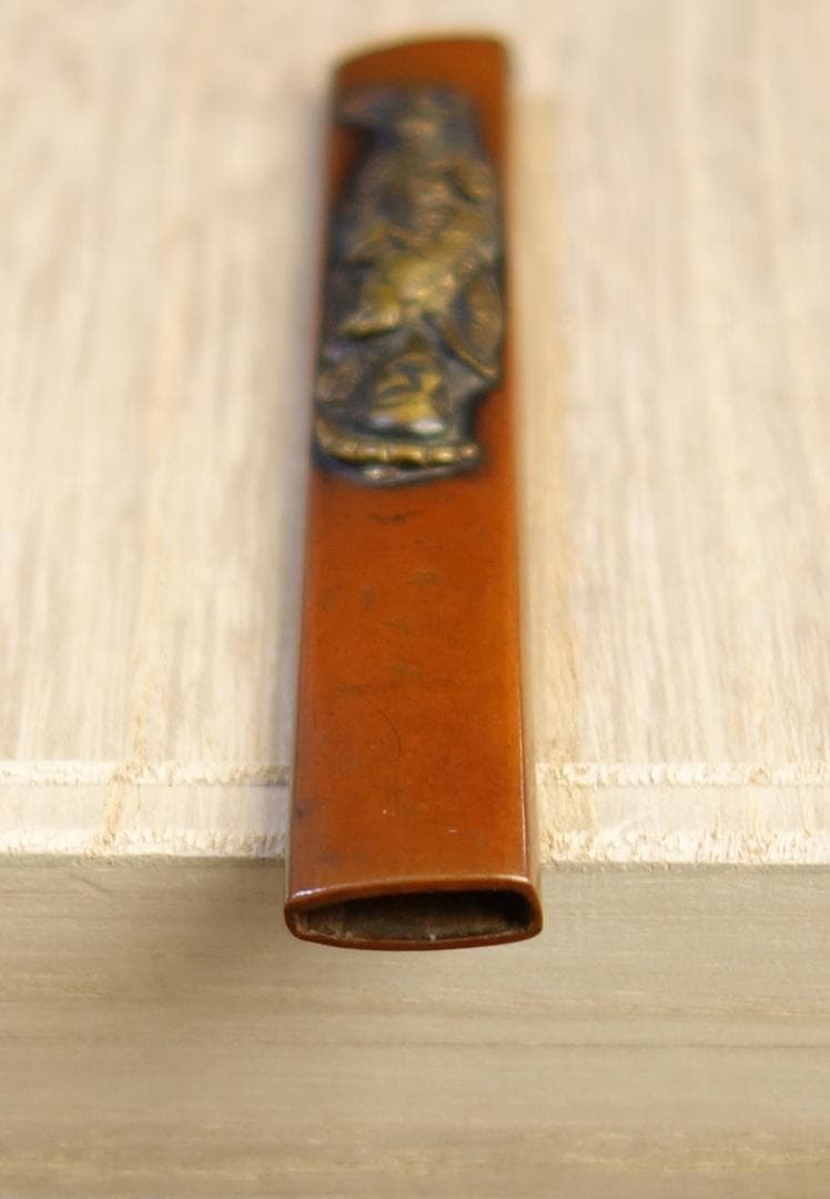 鍔 鐔 小柄 日本刀 刀装具 武具 骨董【素銅磨地 高肉彫 鍍金 韃靼人図小柄】