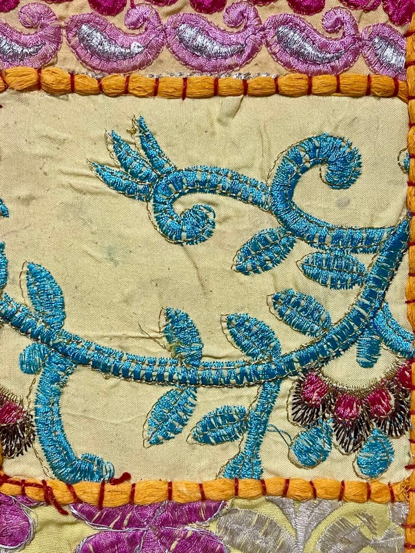 インド ビンテージ サリー パッチワーク タペストリー 刺繍 壁掛け 古布 4