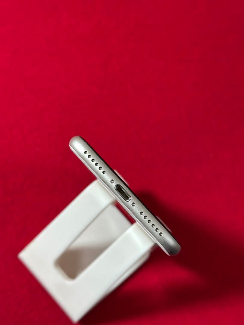 n*d様 【8524】iPhone SE3第3世代スターライト 64GB sim