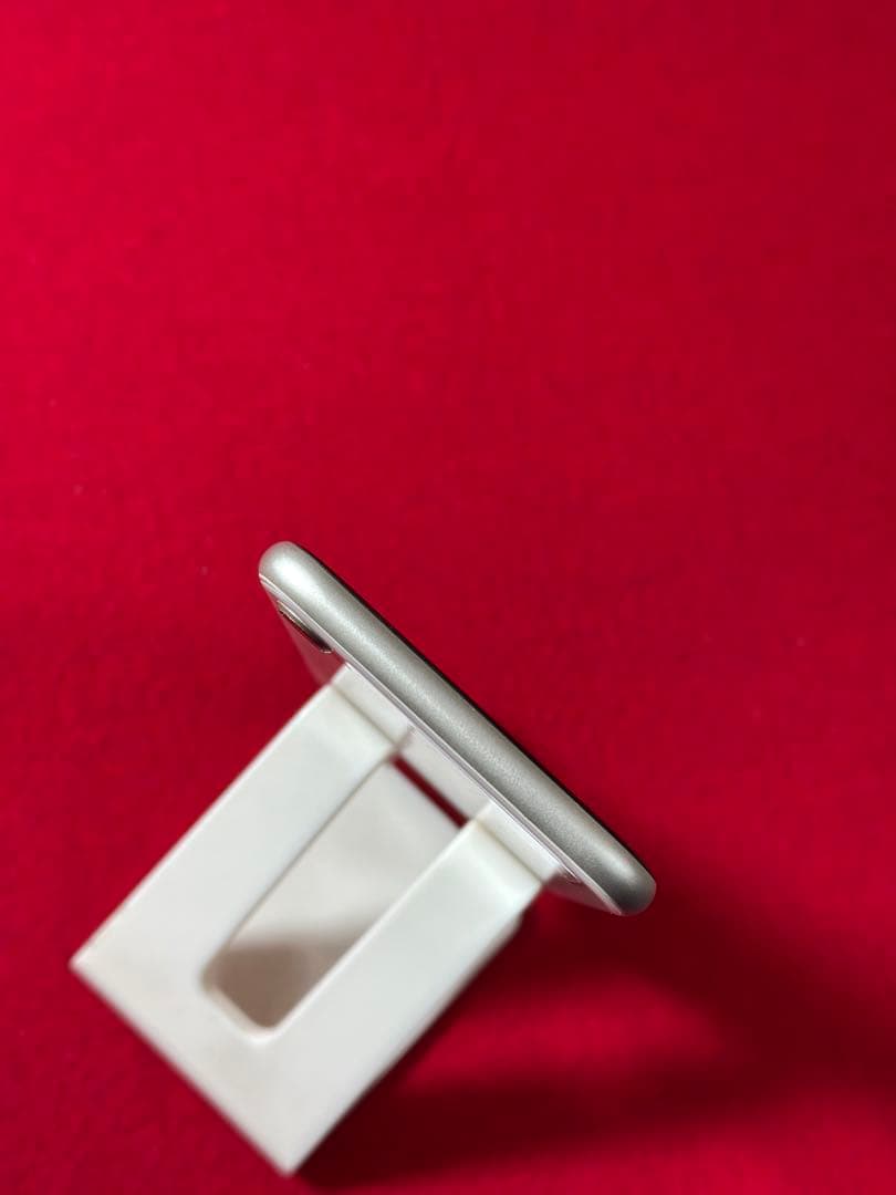 n*d様 【8524】iPhone SE3第3世代スターライト 64GB sim