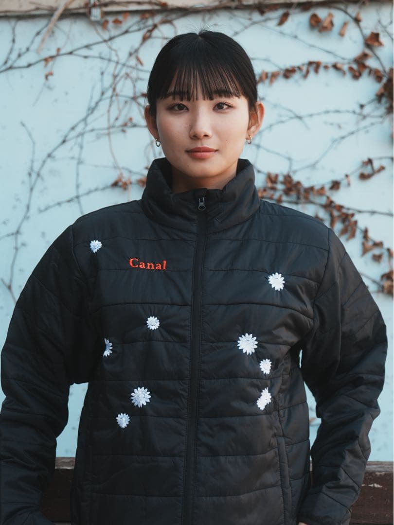 けんごろう様 花刺繍入りのパテッドジャケット - メルカリ