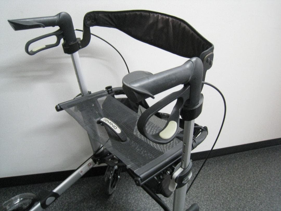 ハンディウォークＬ　GEMINO 30 歩行器 歩行車 パラマウントベッド ④