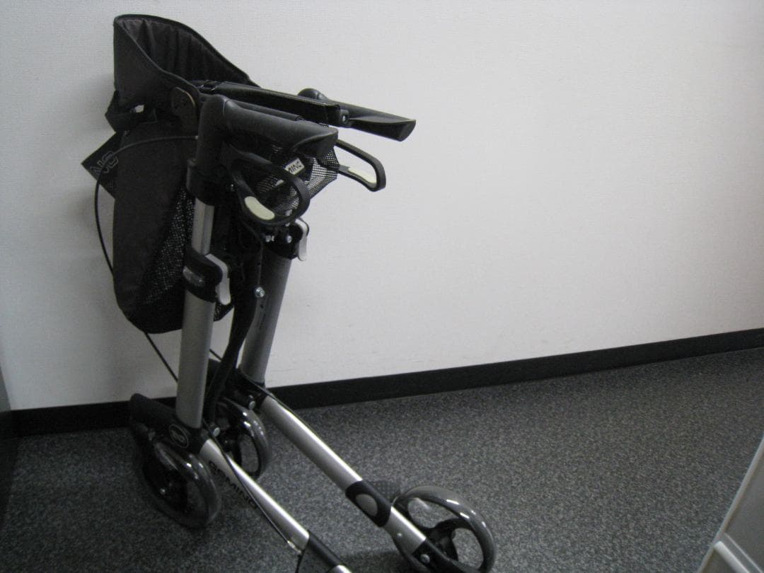 ハンディウォークＬ　GEMINO 30 歩行器 歩行車 パラマウントベッド ④