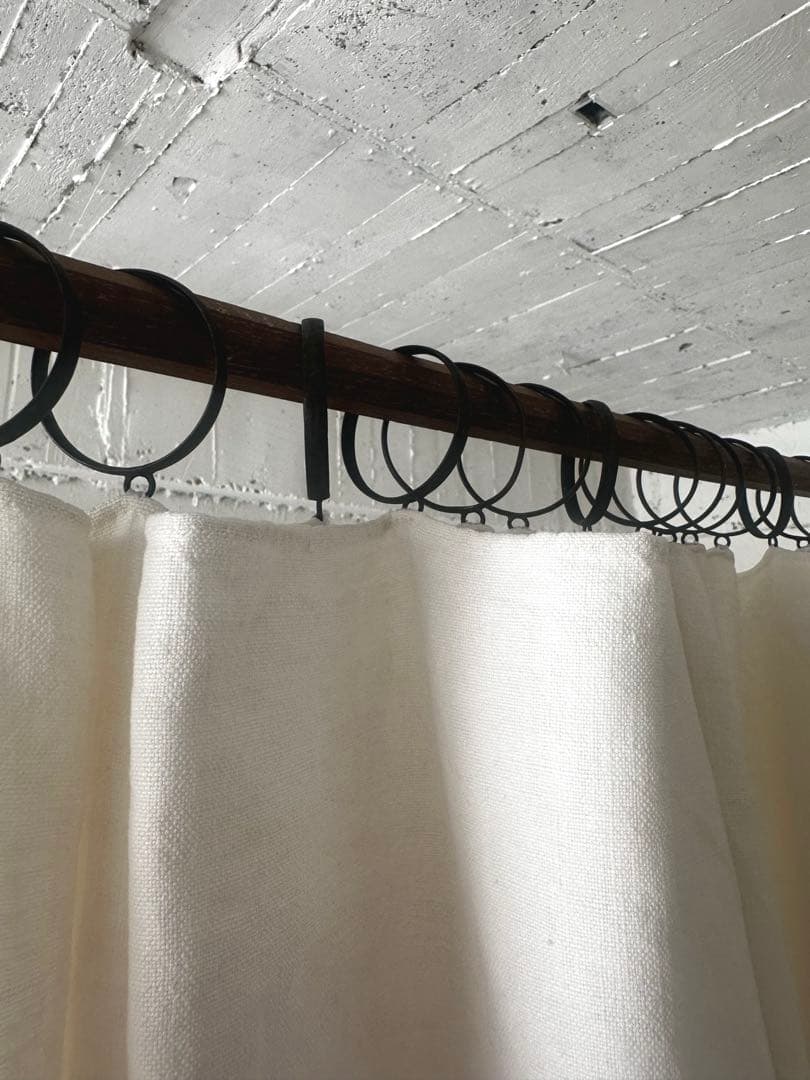 超大判アンティークリネンで仕立てたずっしり重い素敵なカーテン