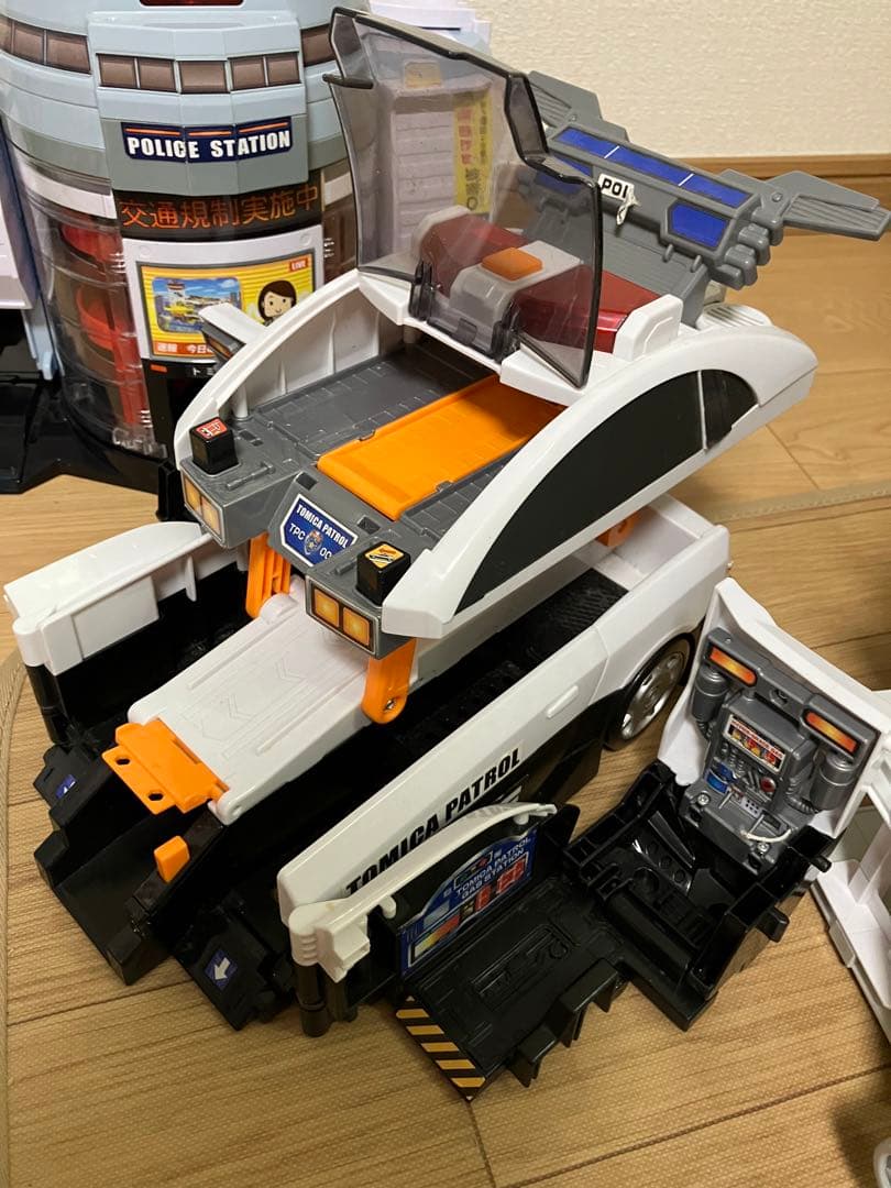 4点⭐︎トミカ DXポリステーションデカパトカー ANAジェットビルド