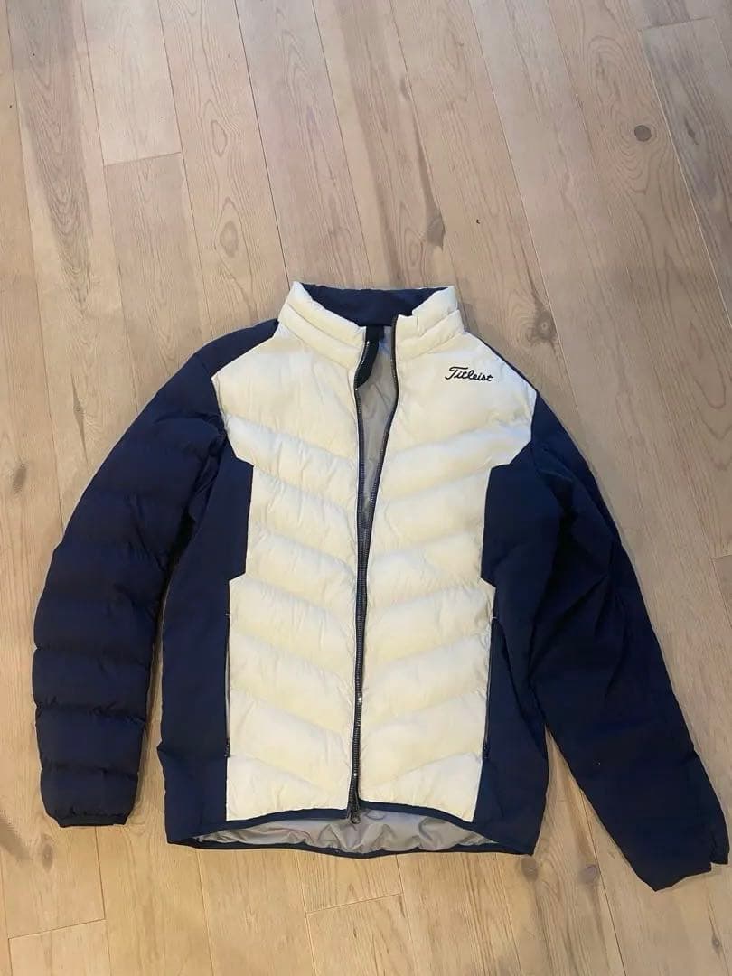 【ほぼ未使用】タイトリストダウンジャケット ネイビーとホワイト