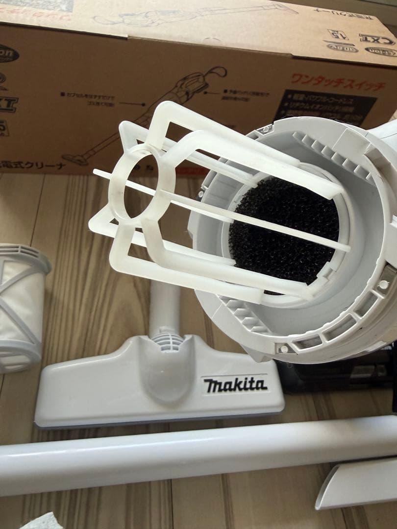 美品・マキタ掃除機　CL108FDSHW