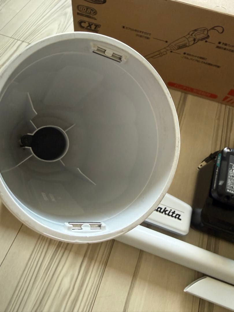 美品・マキタ掃除機　CL108FDSHW