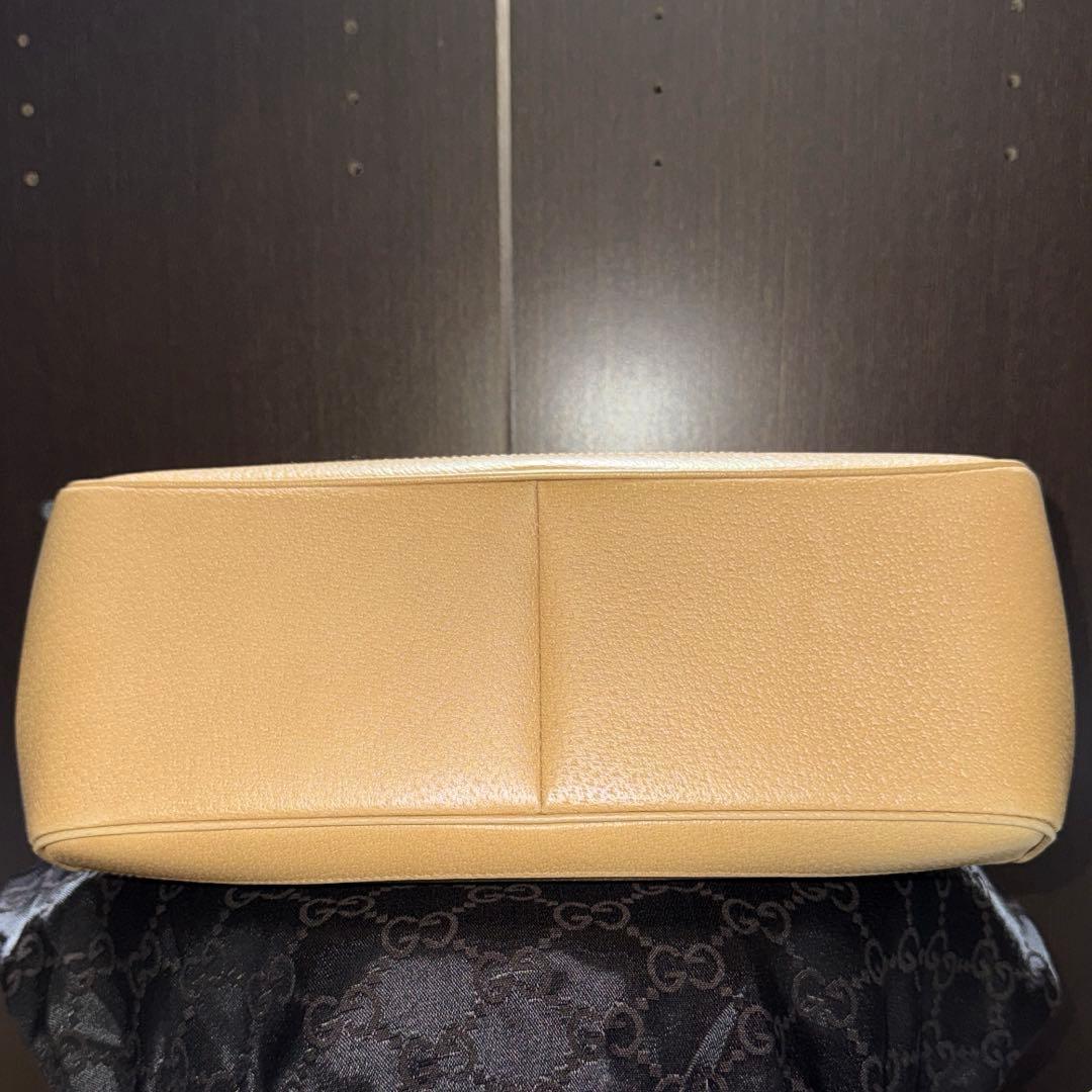 美品　グッチ　ハンドバッグ　がま口　成人式 レザー　ベージュ GUCCI ロゴ