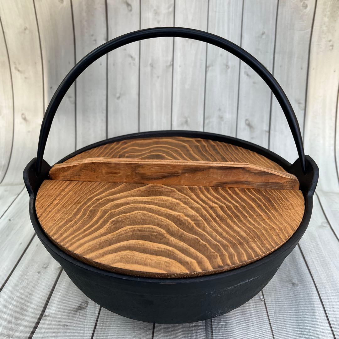 南部鉄器 丸型ツル付き鍋 木製鍋フタ付き