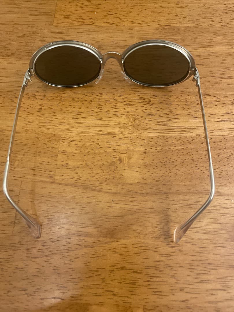 ソラックザーデ　シルバーオーバル型サングラス