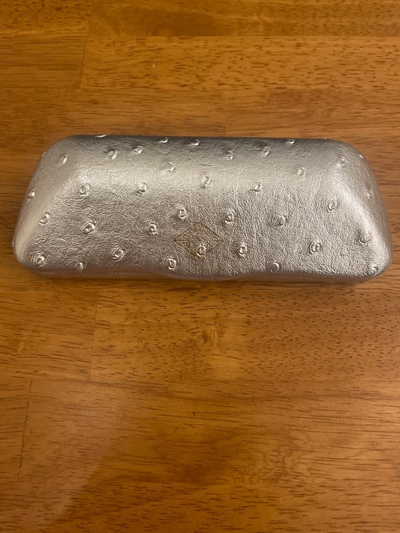 ソラックザーデ　シルバーオーバル型サングラス