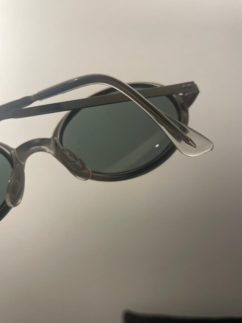 ソラックザーデ　シルバーオーバル型サングラス