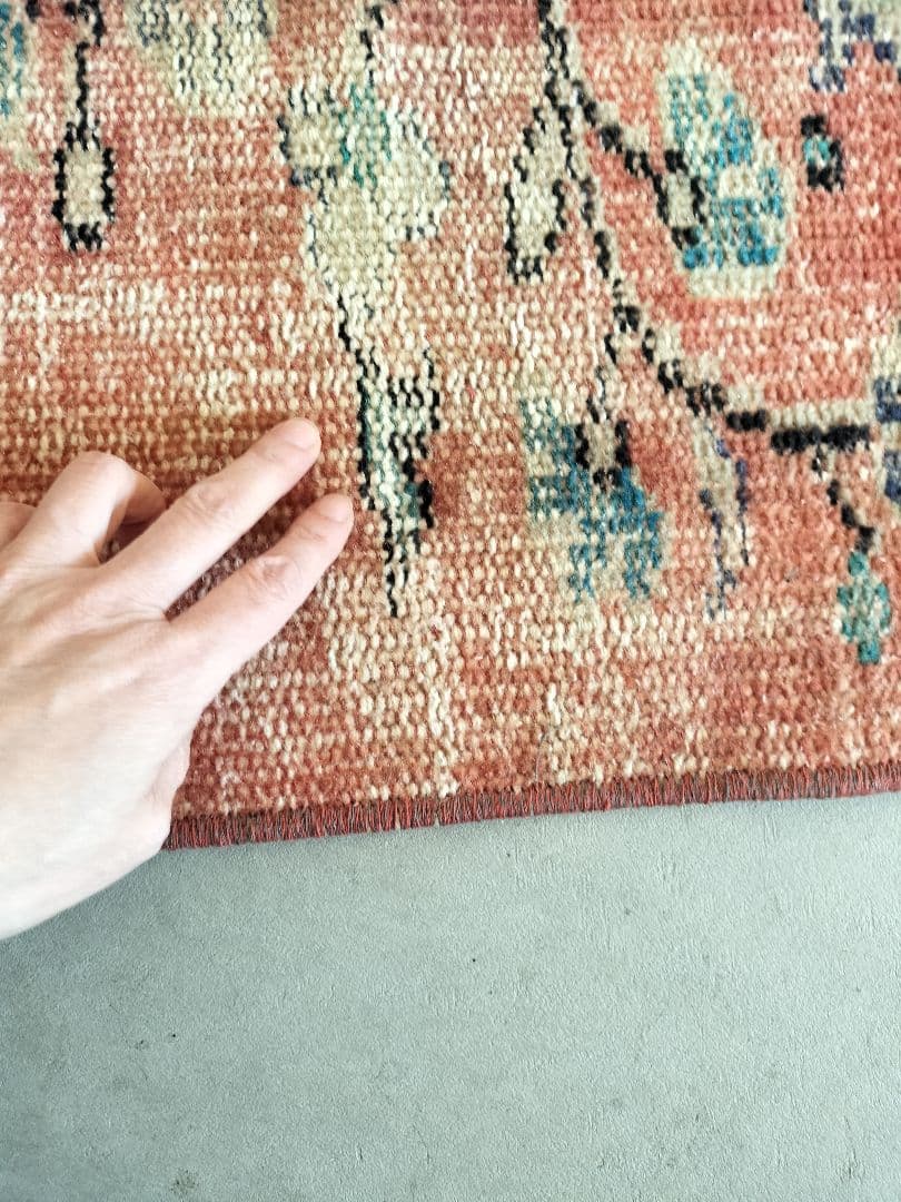 シャビーな朱赤のヴィンテージトルコラグ　メダリオン　No.737