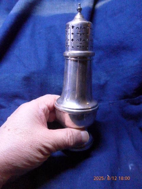 い*み様 未使用　英国の伝統工芸、大きな純銀の香辛料入れです。95g　ホールマー