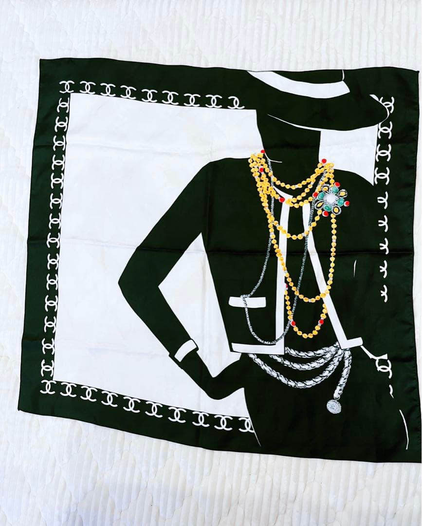 CHANEL シルクスカーフ シルエットデザイン