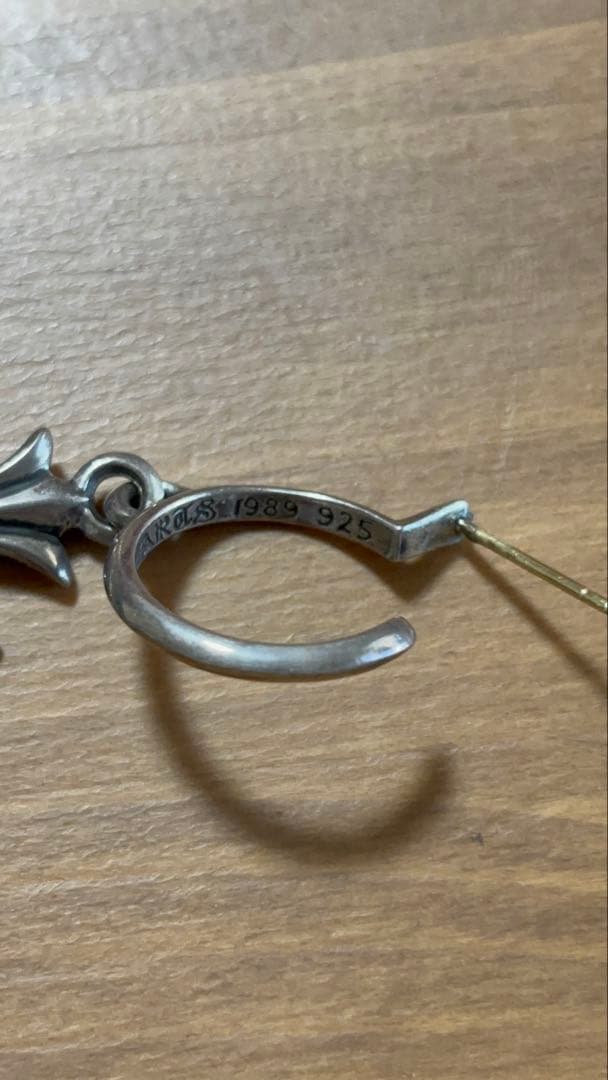 クロムハーツ タイニークロスフープピアス