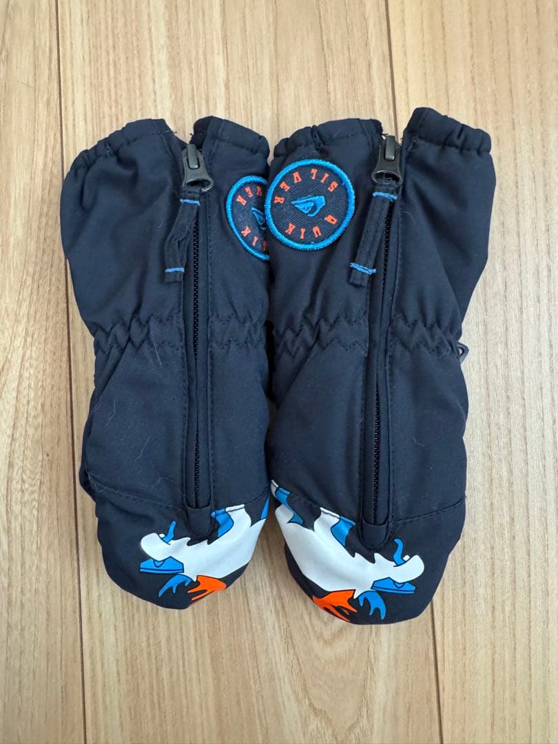 クイックシルバー　スキーウェア　スノボウェア　キッズ　110cm グローブ付き