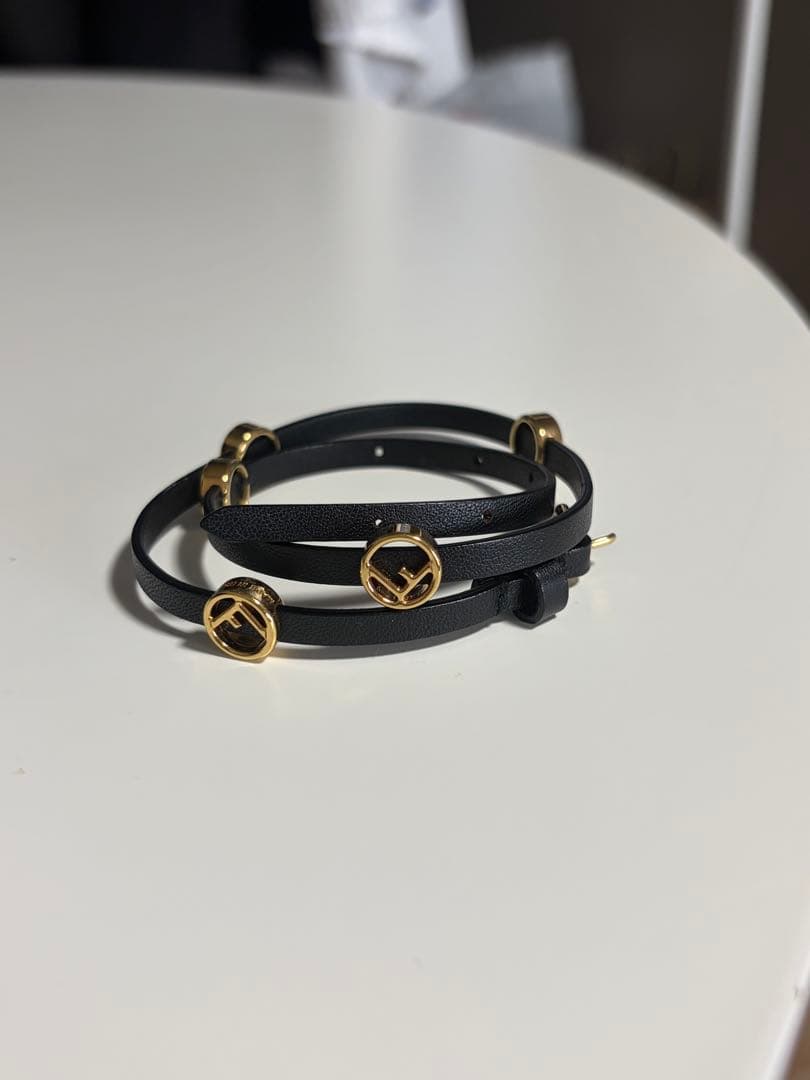 FENDI ブラックレザーラップブレスレット