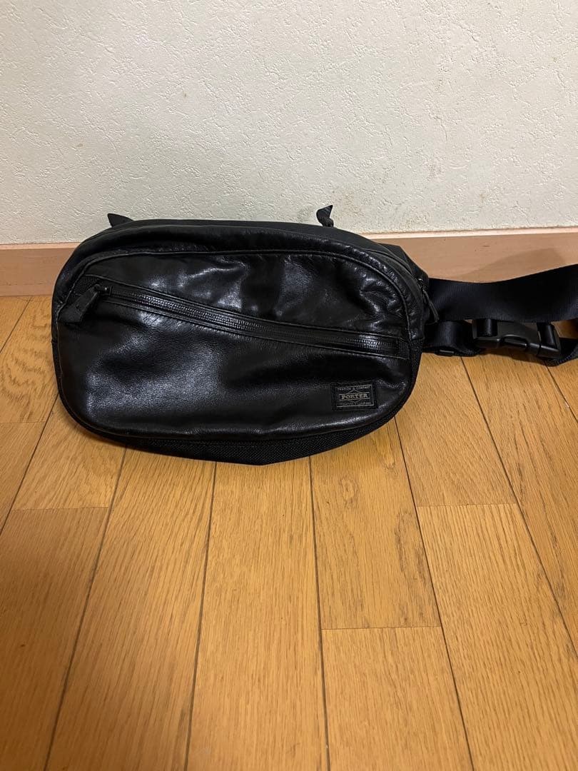 ポーター ズーム ウエストポーチ　ボディバッグ　 レザー ブラック