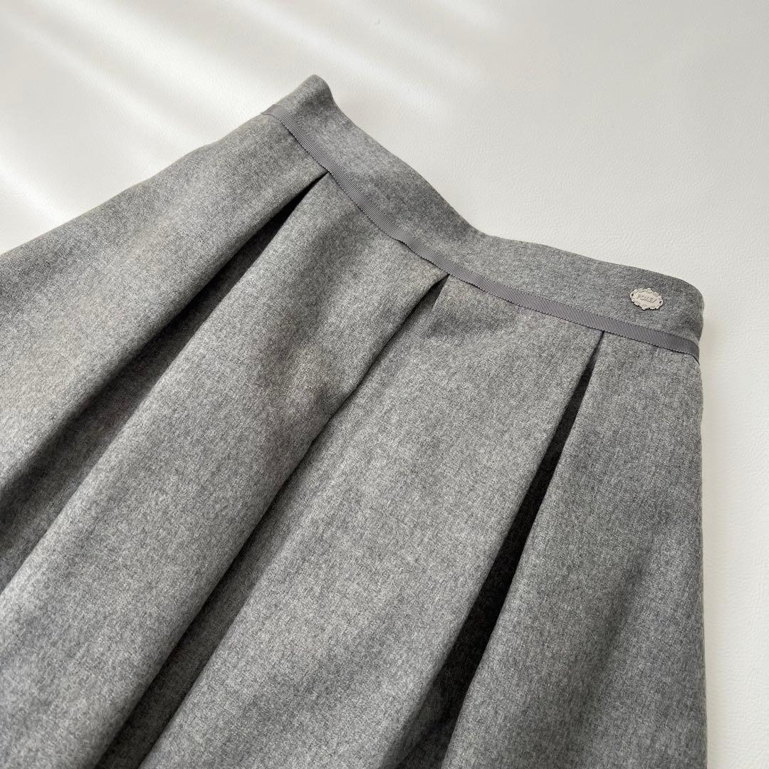 美品　Foxey フォクシー　ボックスプリーツスカート　ロゴプレート　38