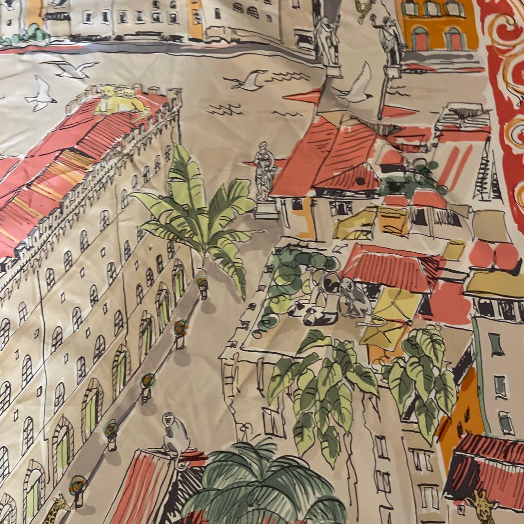 Salvatore Ferragamo シルクスカーフ