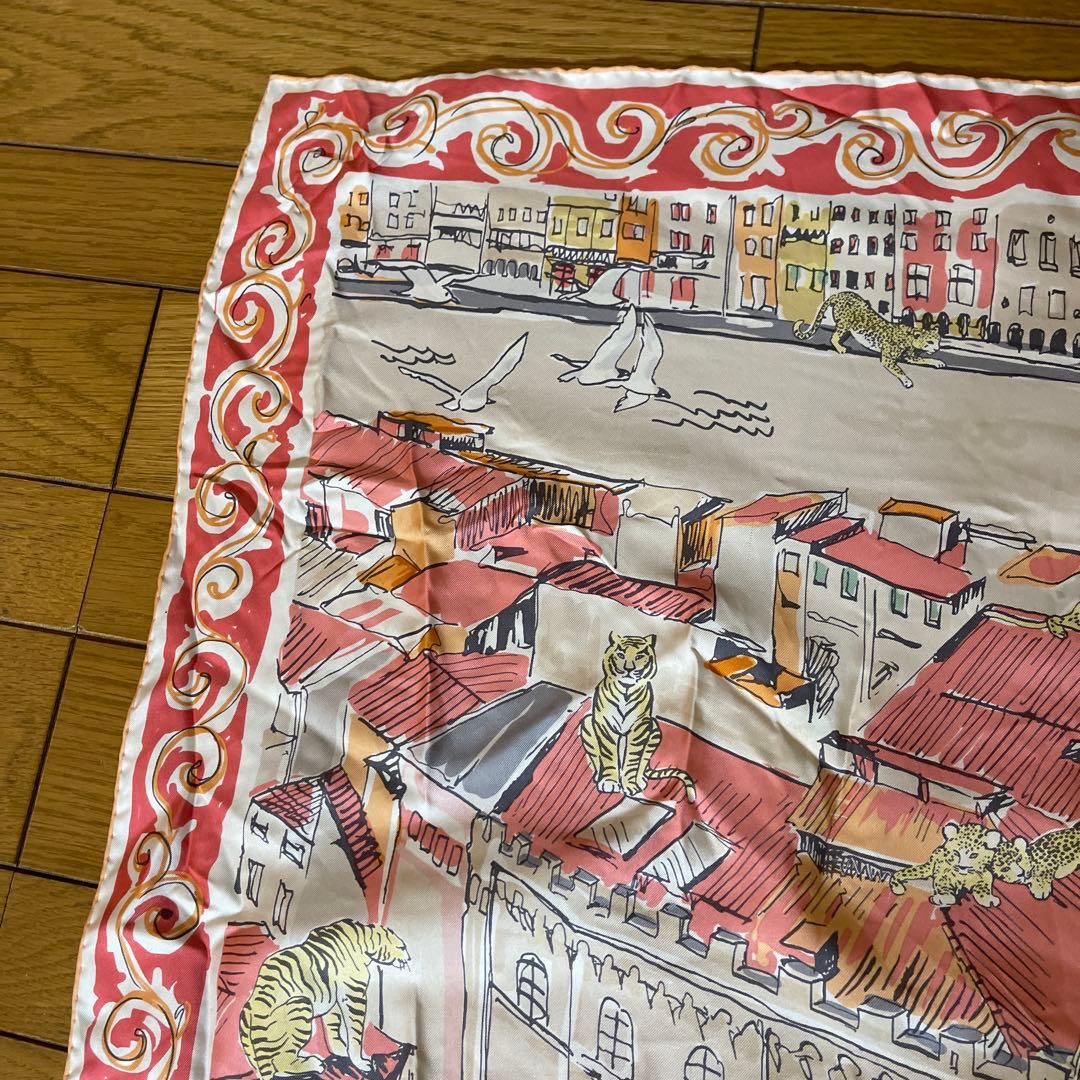 Salvatore Ferragamo シルクスカーフ