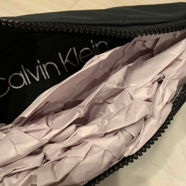 かれん　カルバンクライン　ボディバック