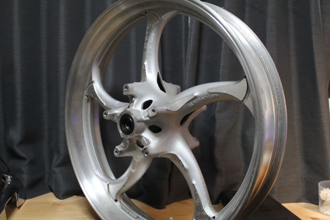 xv1900cu 純正 フロントホイール