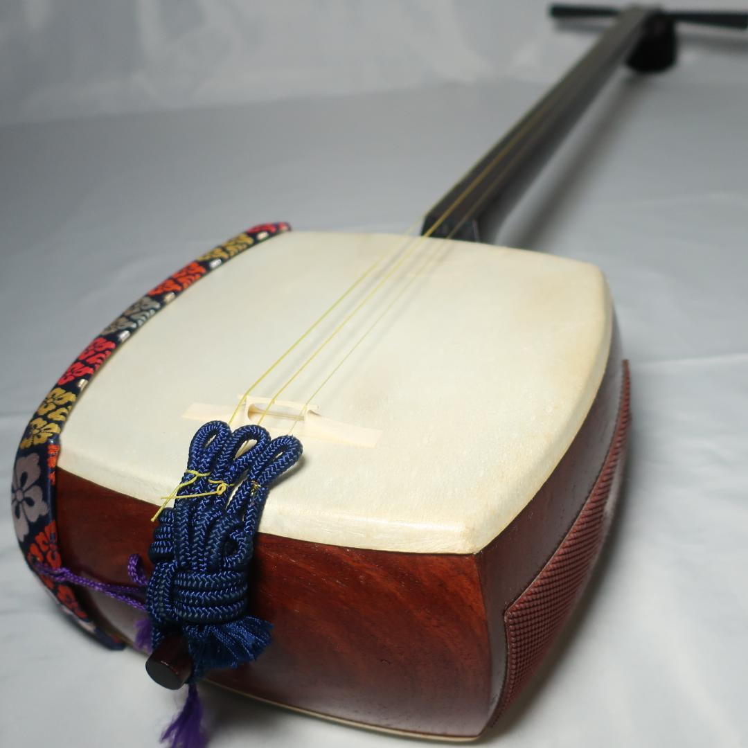 三味線 中棹 ハードケース 撥 予備弦 民謡本 付属 地唄 和楽器 E22