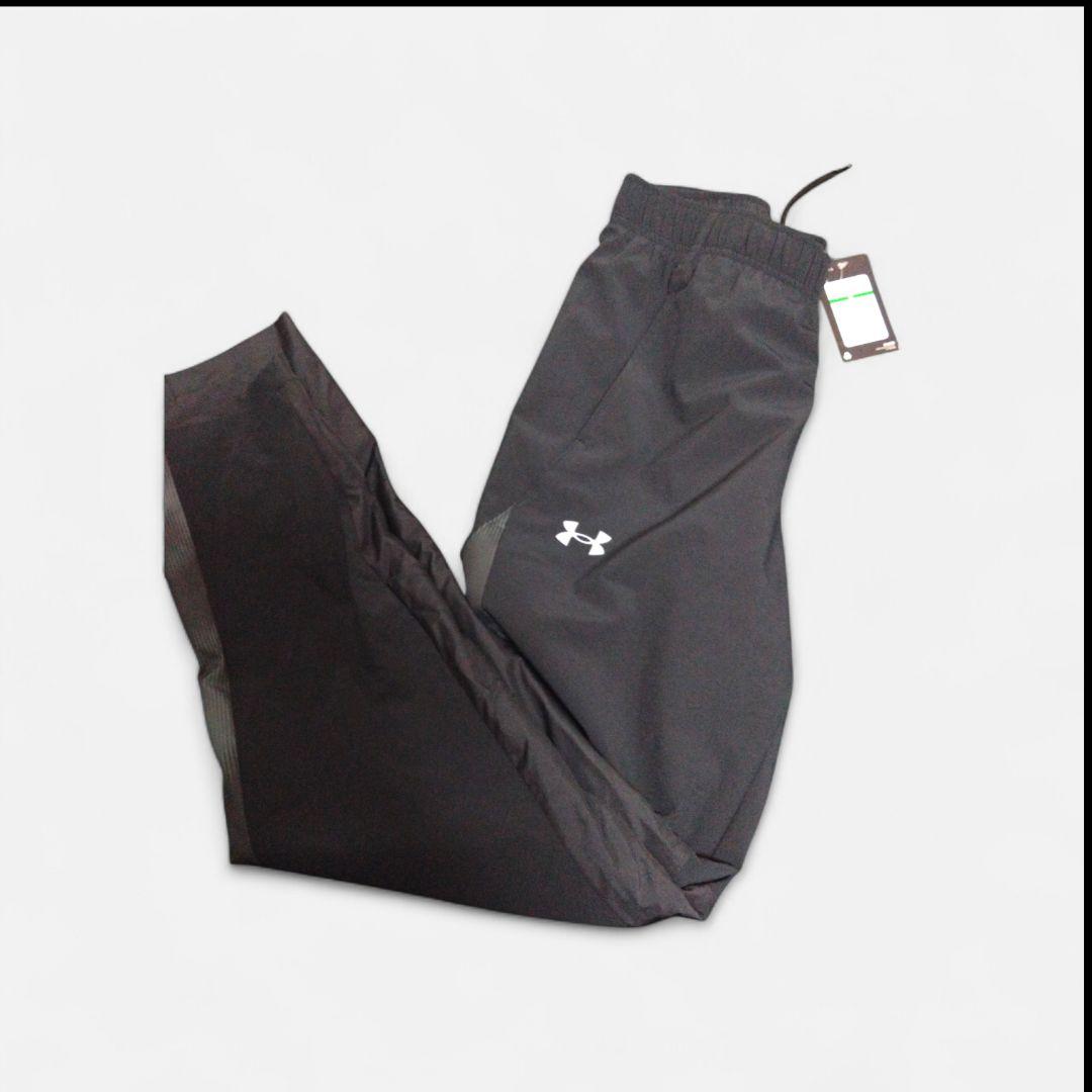 【5%引き】新品UNDER ARMOURアンダーアーマーブラック パンツＬサイズ