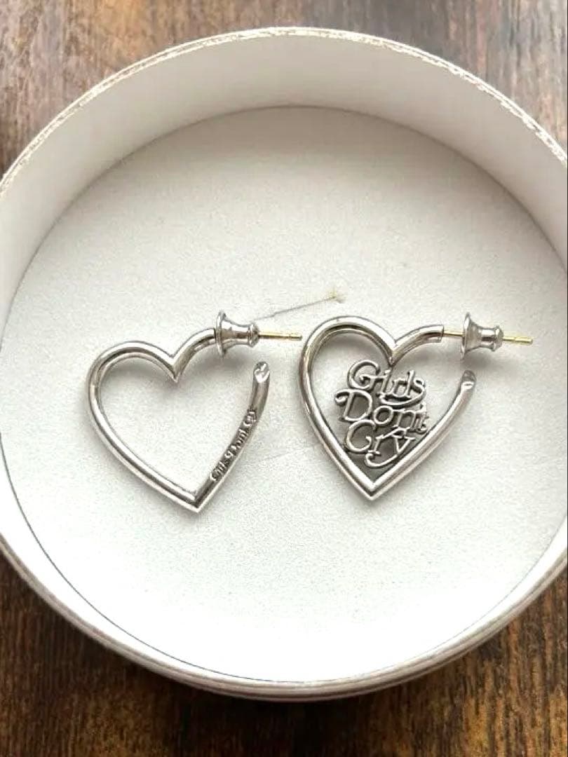 CAREERING Girls Don´t Cry ピアス | 激安通販のイーサプライ