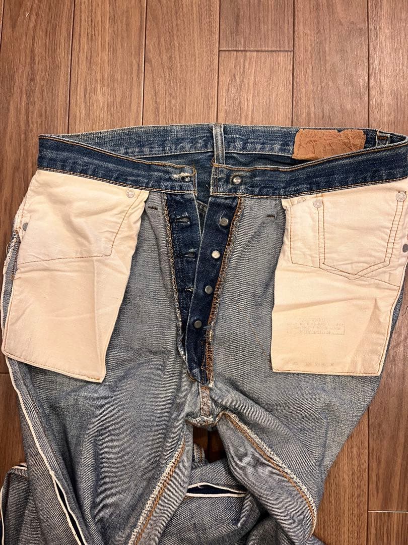 Levi's ダメージストレートジーンズ　66