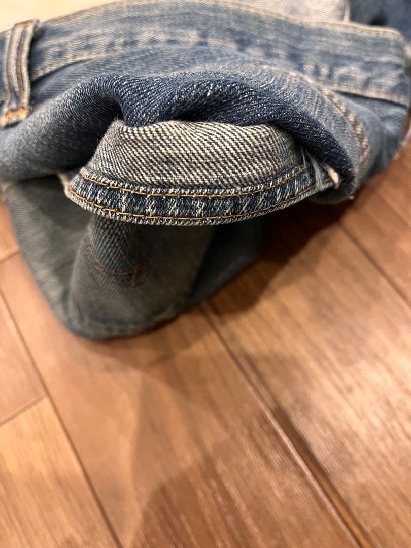 Levi's ダメージストレートジーンズ　66