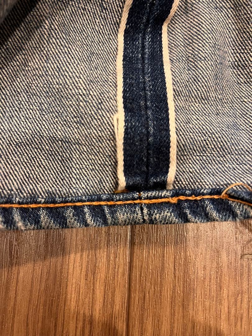 Levi's ダメージストレートジーンズ　66